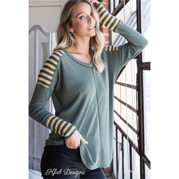 ❤️LAST 1! V Neck Waffle Knit Stripe Contrast Top! - Picture 3 of 8